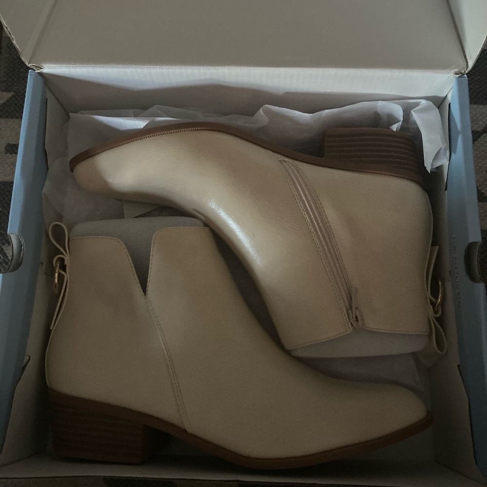 Pointed Toe Ankle V Cut side zip Faux Leather Booties